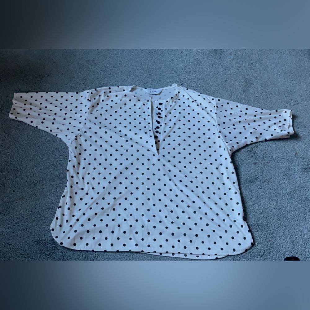 Blair short sleeve black&white polka dot w/ buttons
no tag but fits about an XL
